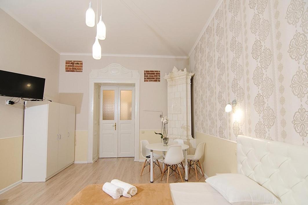 Luxury Apartment Near Rynok Square リヴィウ エクステリア 写真